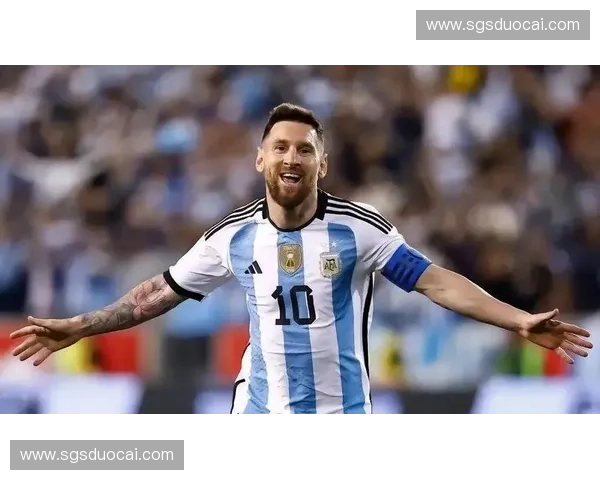 梅西世界杯首秀精彩亮相引发全球球迷热议与期待
